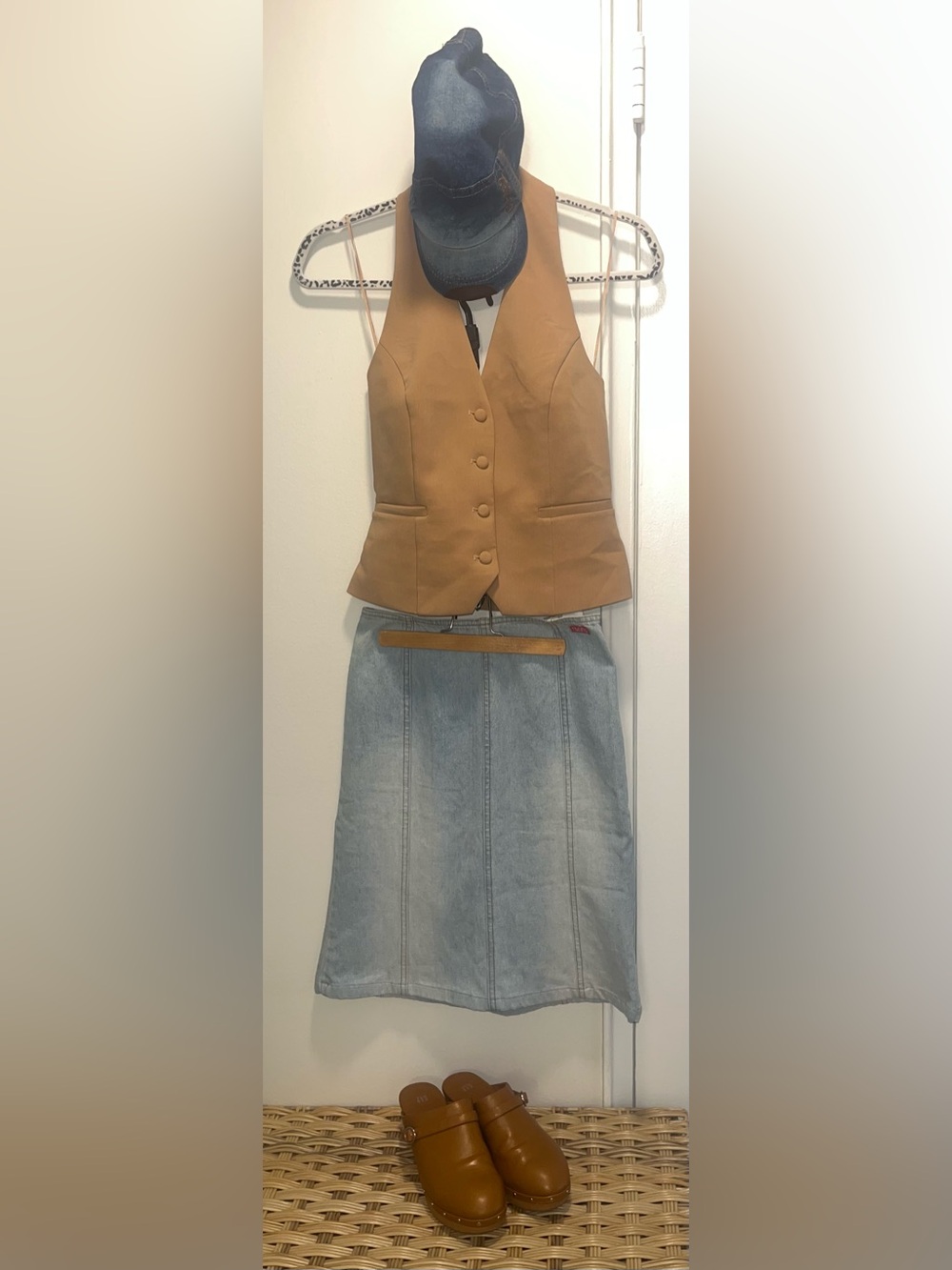 Cropped halter vest